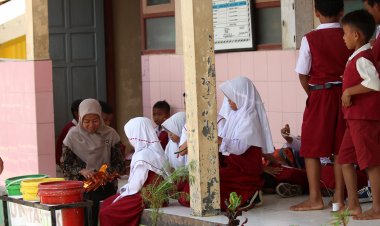 Kabar Gembira, Gaji Guru Honorer di Kabupaten Ini Dijanjikan Naik
