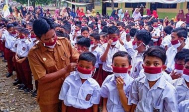Tetap Mengajar Meski Sudah Diputus Kontrak