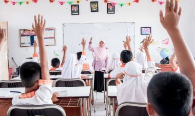 8 Cara Menjadi Guru Inspiratif