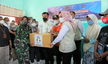 Apkasi Serahkan Bantuan Rp 200 Juta untuk Korban Erupsi Semeru