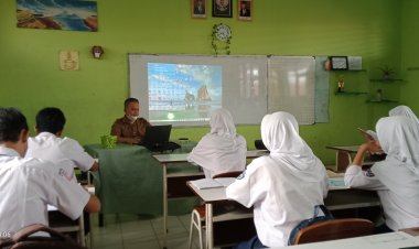 GELIAT GURU HADAPI DIGITALISASI DI MASA PANDEMI