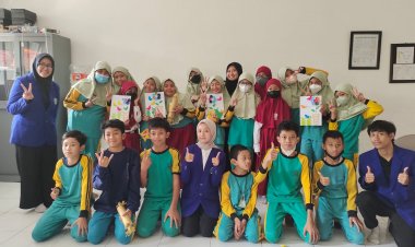 Belajar Membuat inovasi dari daur ulang sampah pada Siswa SD Muhammadiyah 4 Kota Malang