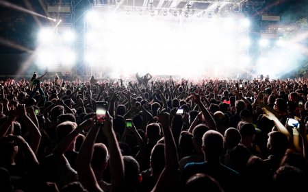 Antusiasme Konser Coldplay dan Masalah Sosial