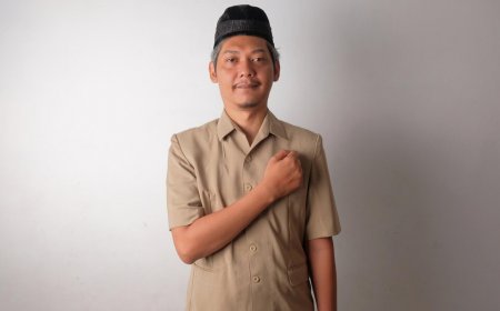 PR Besar Pendidikan : Mengapa Guru Harus Dihargai dan Bergaji Tinggi