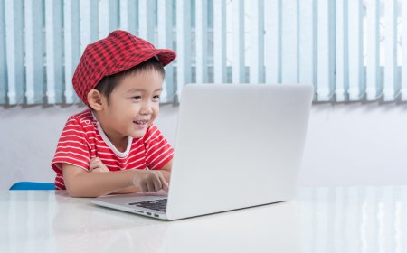 Apa itu Digital Native? Mengapa Mau Tak Mau Guru Harus Adaptiif?