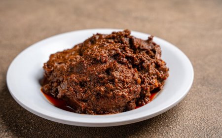 Rendang: Makanan Ikonik yang Menggugah Selera dan Membangun Karakter