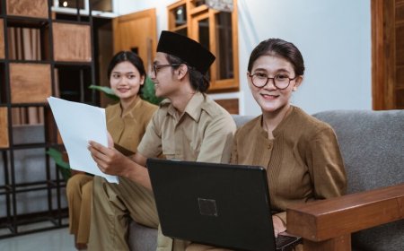 Guru itu tidak hanya mengajar, tetapi juga mendidik muridnya