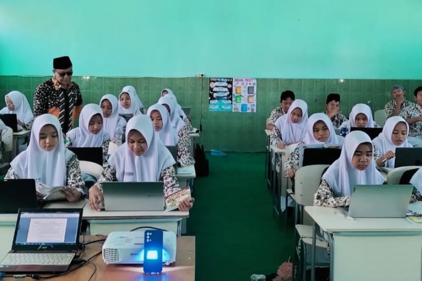 DIGITAL CLASS MAN 2 TUBAN CIPTAKAN PEMBELAJARAN KOMPETENSI ABAD 21