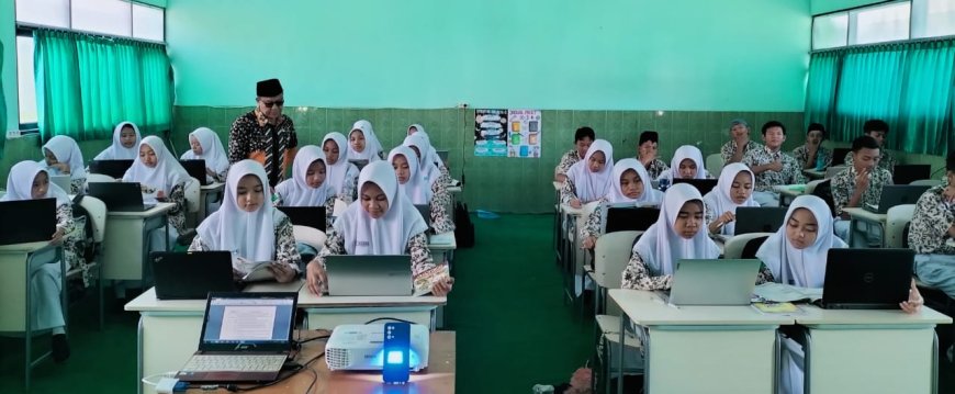 DIGITAL CLASS MAN 2 TUBAN CIPTAKAN PEMBELAJARAN KOMPETENSI ABAD 21